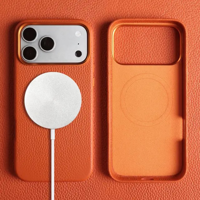 Кожаный чехол для iPhone 17 Pro оранжевый